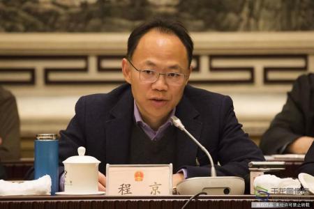3月6日，十三屆全國人大一次會議北京代表團召開小組會，圖為程京代表發(fā)言。千龍網(wǎng)記者耿子葉攝