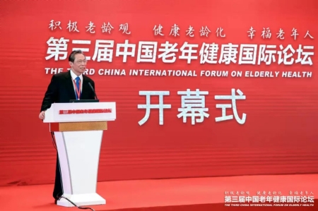 國家呼吸醫(yī)學(xué)中心名譽(yù)主任、中國工程院院士鐘南山